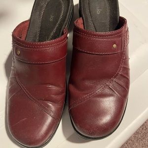 Ladies Clarks Clogs Sz 8